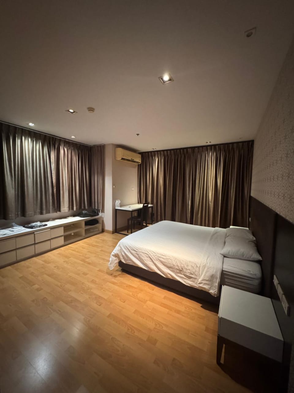 Tropical views 1BR w Balcony Apartment in Bangkok