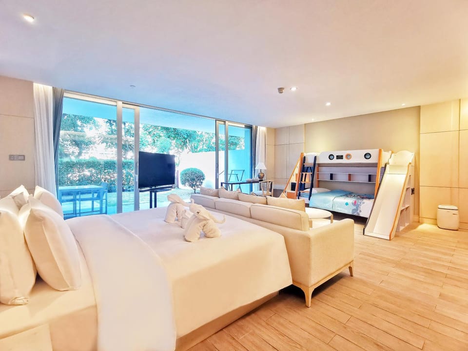 Communal lounge/ TV room, TV and multimedia, Living room, Seating area