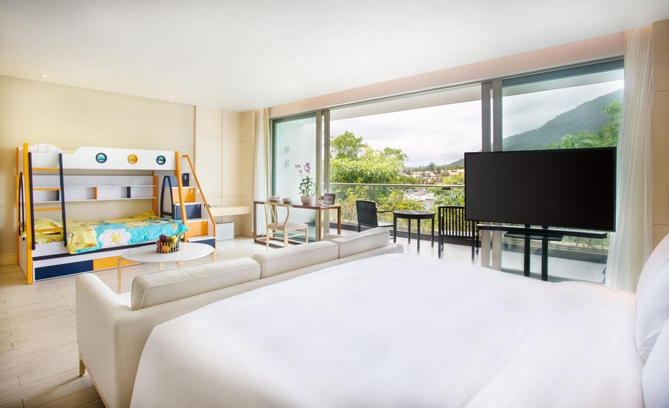 Bed, TV and multimedia, View (from property/room), Balcony/Terrace, Living room, Photo of the whole room, Bedroom
