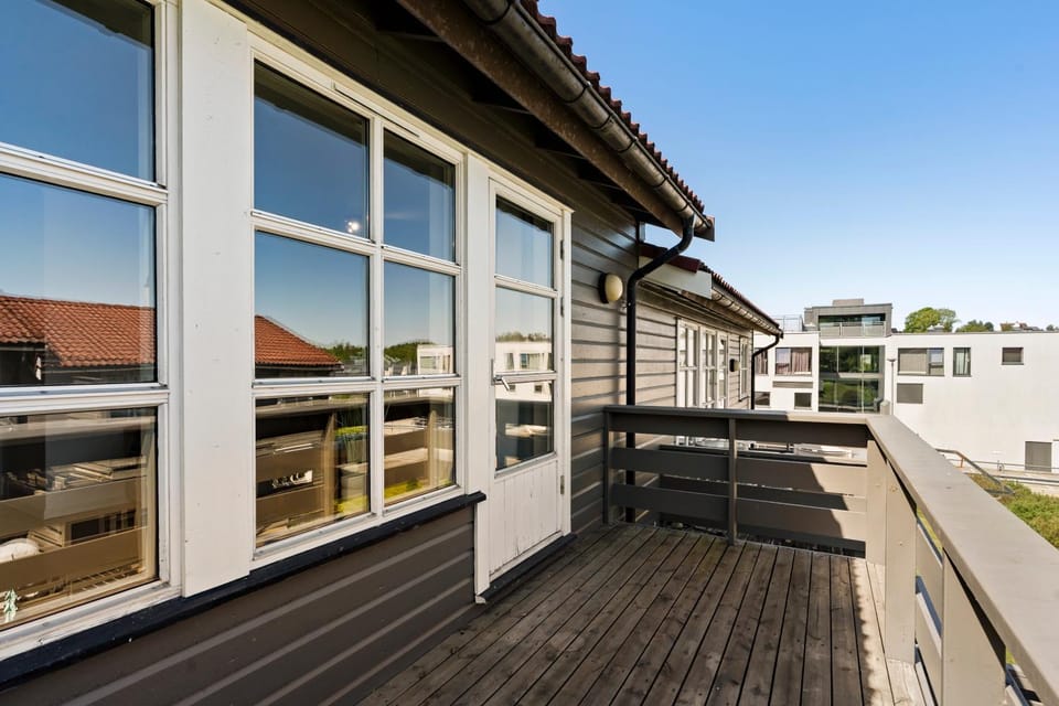 Patio, Day, Balcony/Terrace