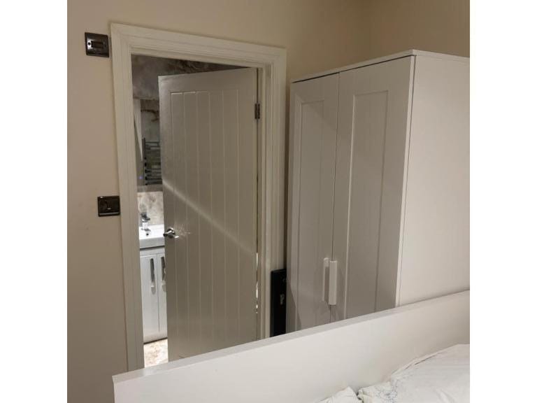 Ground Floor Ensuite Double Room Apartment in Croydon