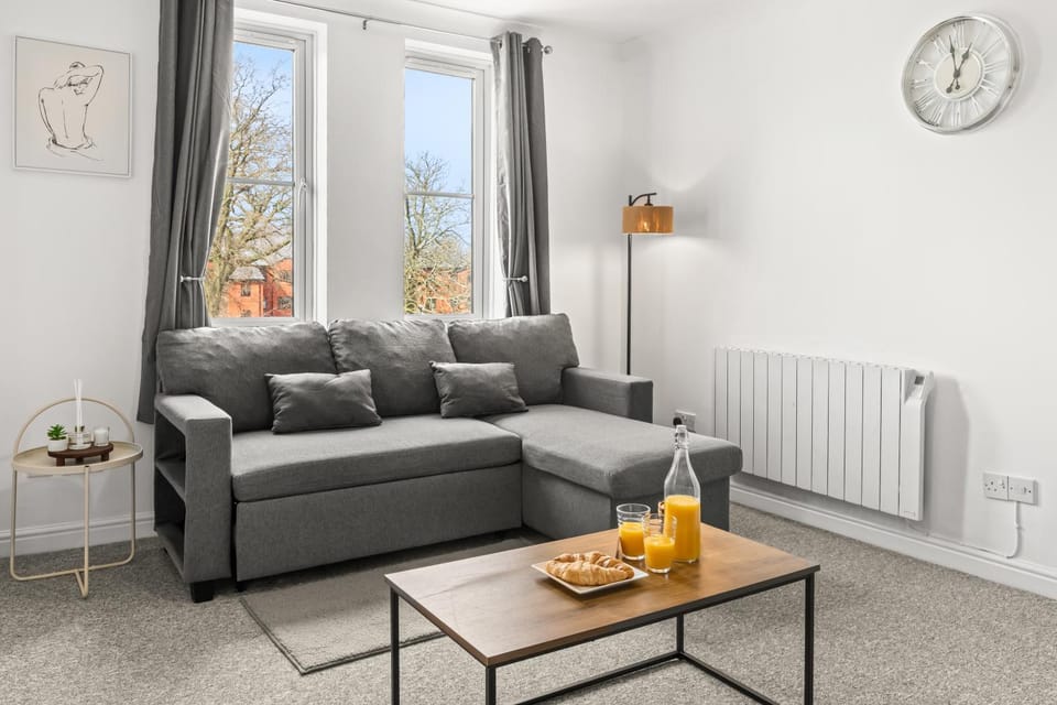 Arosa Escape-Long Stay Perks,Near Christies,Zip Link Beds,Sleeps 5,Prime Location,Scenic Views Apartment in Manchester