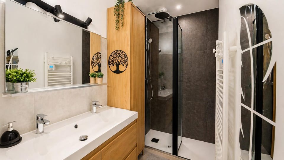 Shower, Bathroom