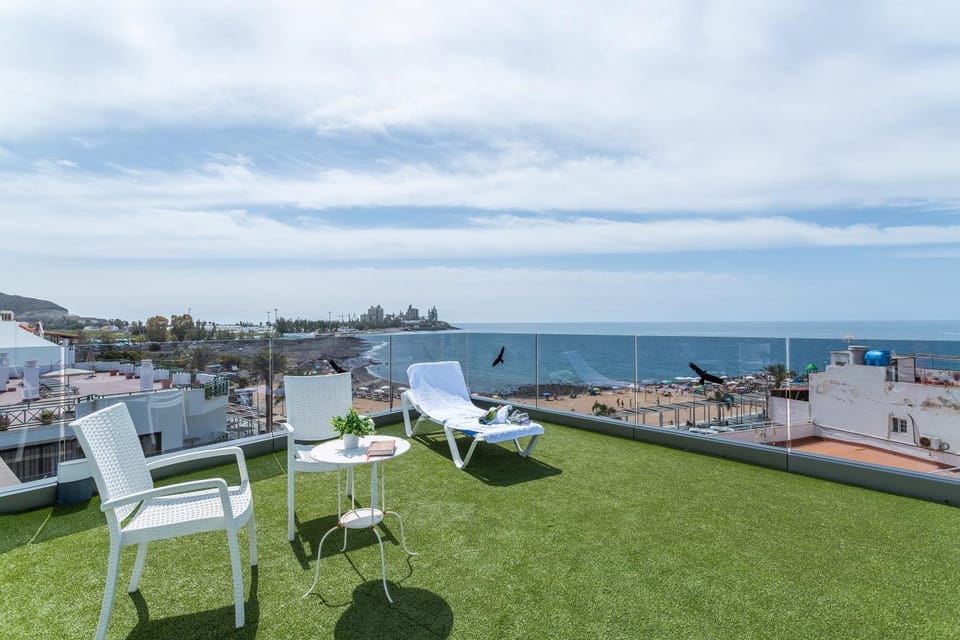Property building, Balcony/Terrace, Living room