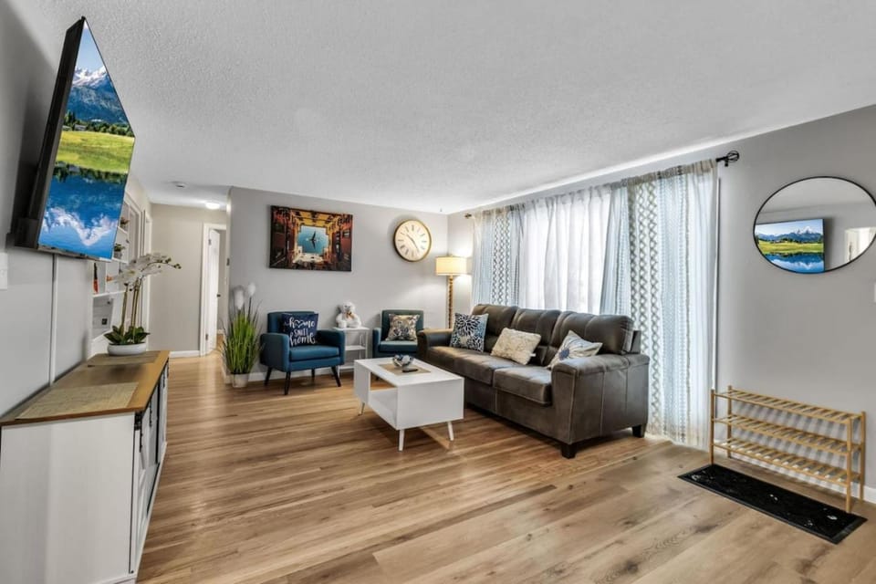 New 3BDRM Centrally Located Free Parking AC House in New York