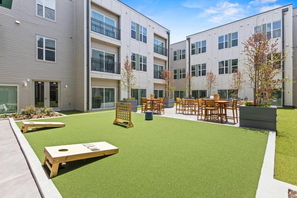 Trendy Bishop Arts Game Room, Gym and Yoga Apartment in Dallas