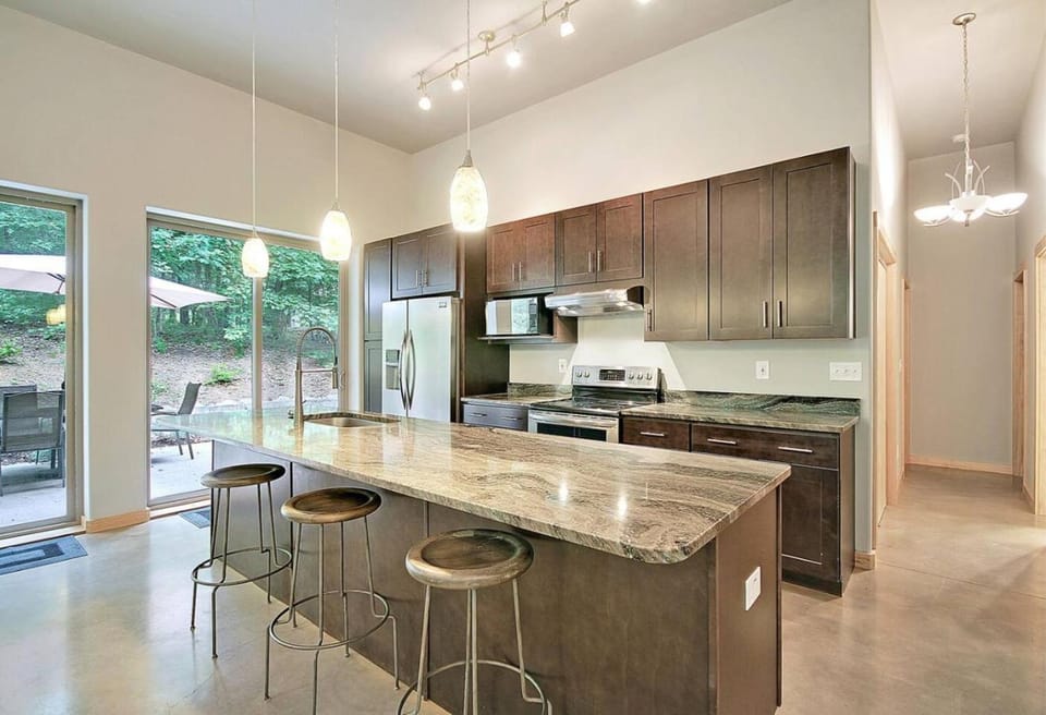 Trail End Retreat - Modern Escape, Hot Tub, Firepit and Forest Views House in Bent Creek