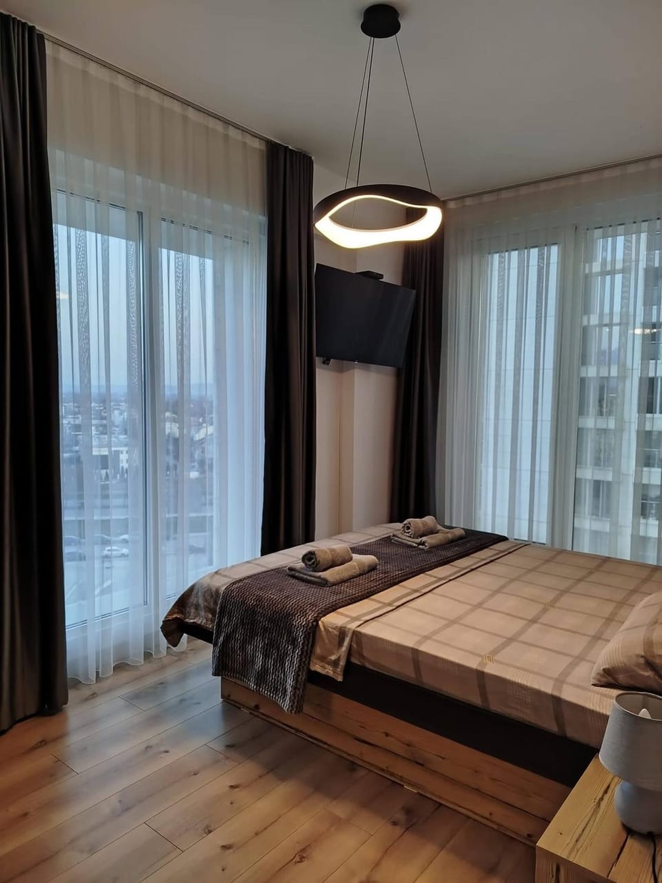 7th Floor cozy condo with parking, pool, fitness Apartment in Skopje