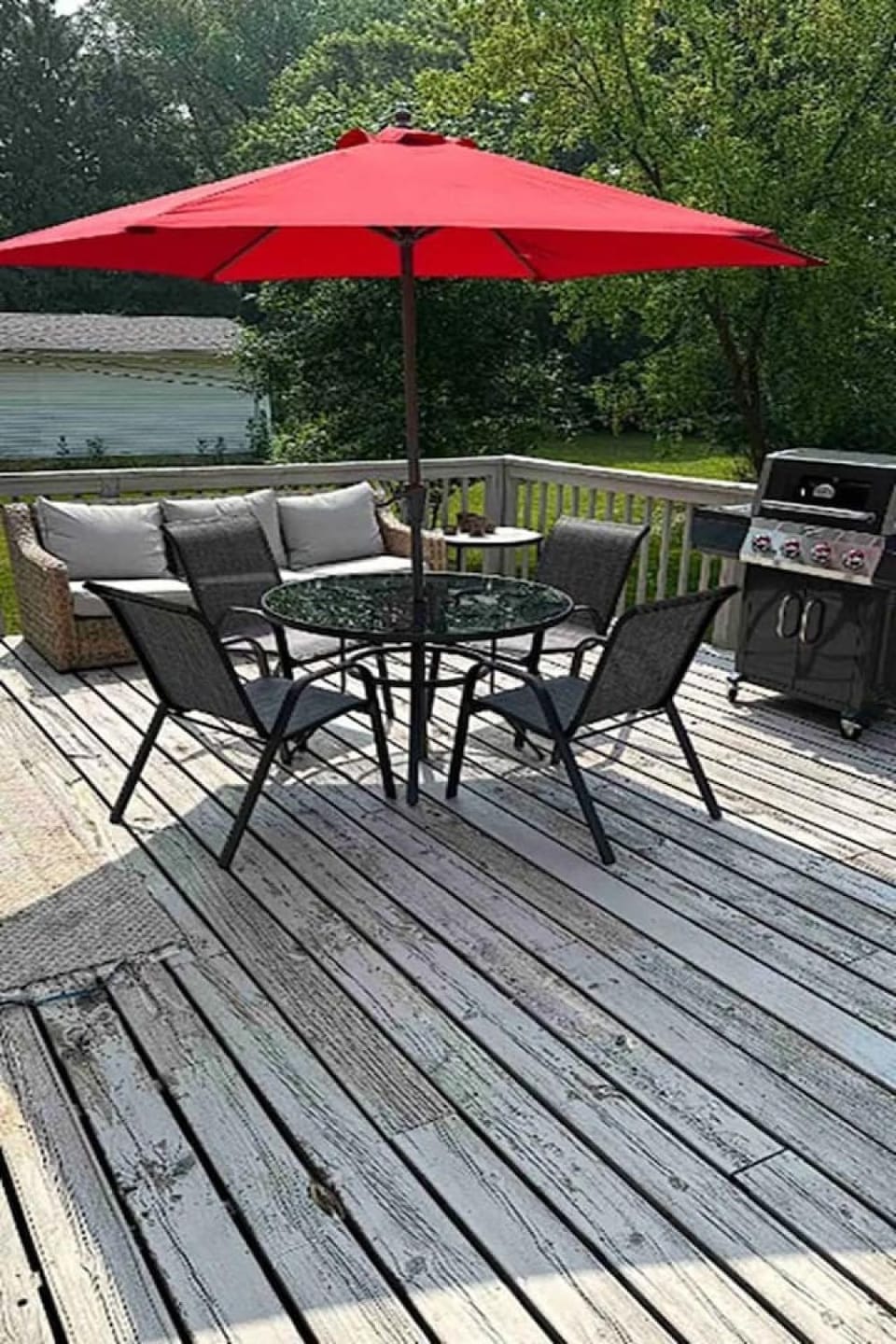 Home With Large Deck in Libertyville Near Naval Base House in Illinois