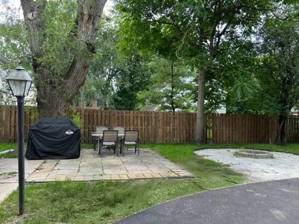 Great For Families DT Libertyville near Naval Base Apartment in Illinois