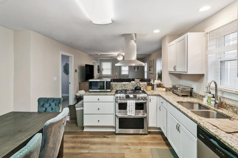 Great For Families DT Libertyville near Naval Base Apartment in Illinois