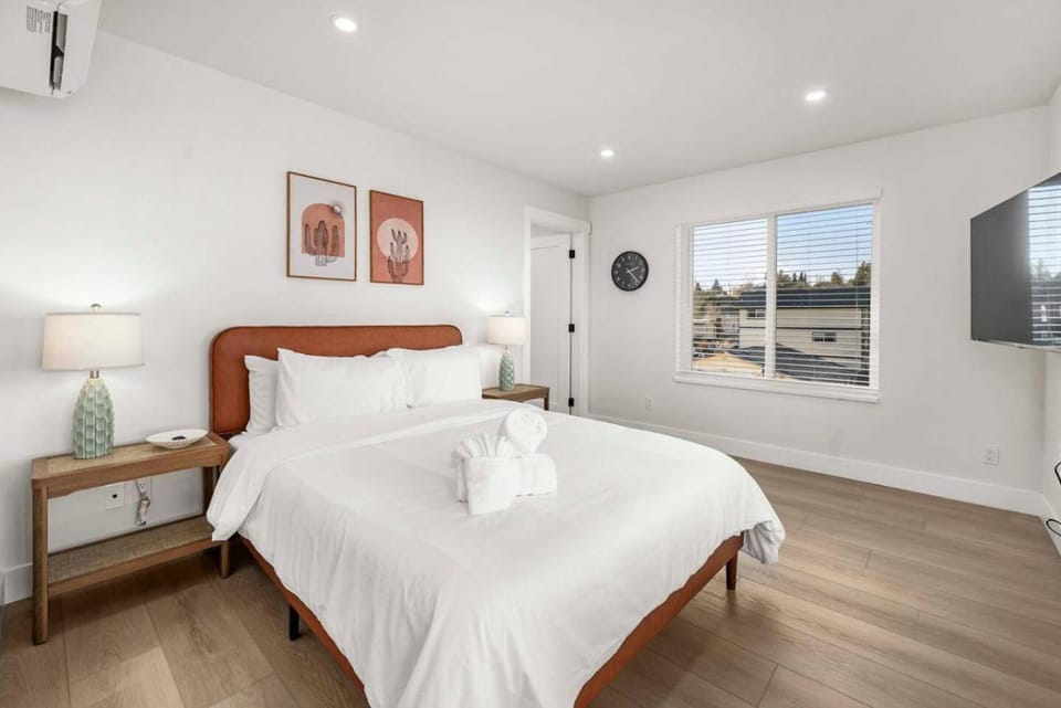 Bed, Bedroom