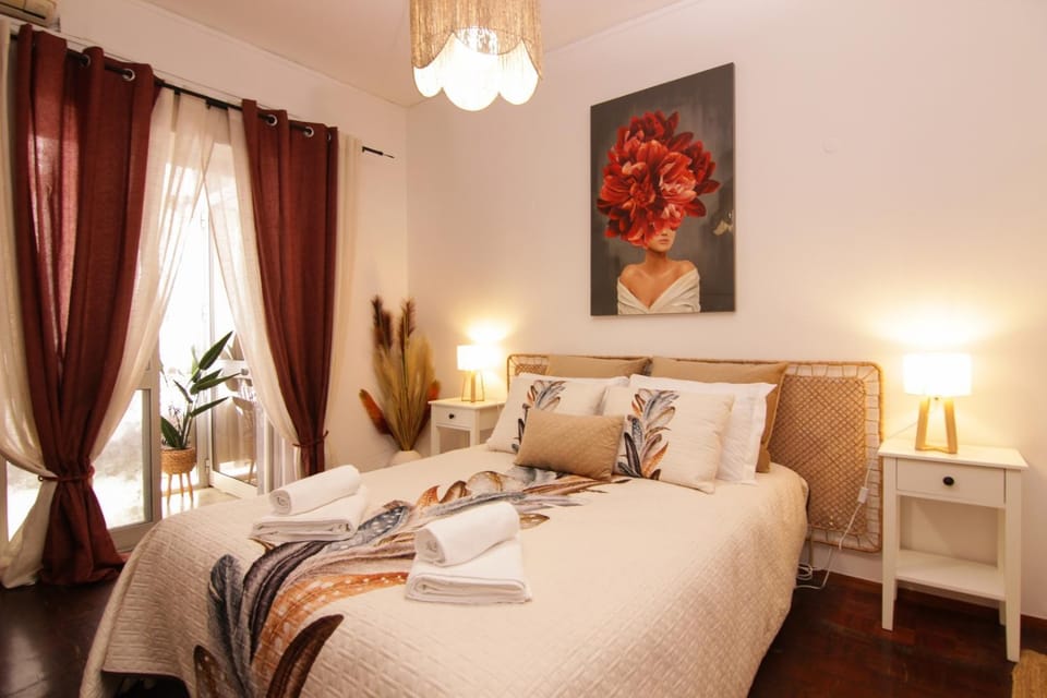 Bed, Bedroom, towels, air conditioner