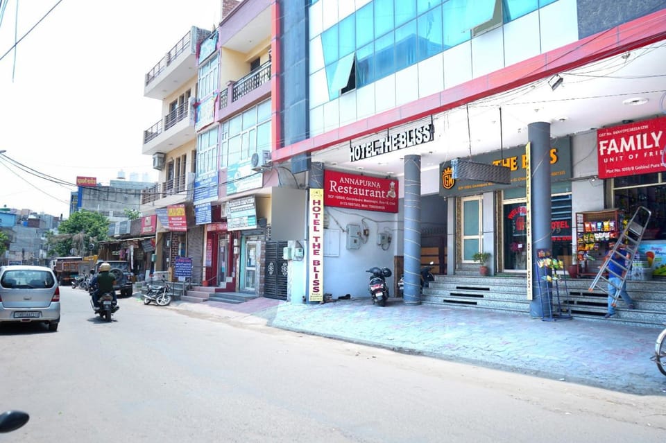 Facade/entrance