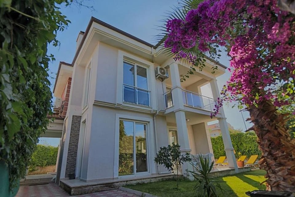 Property building, Day, Garden