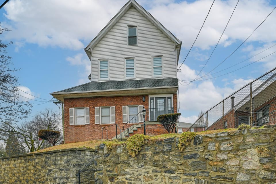 Easy NYC Access! Yonkers Apt 1/2 Mi to Metro-North Apartment in Yonkers