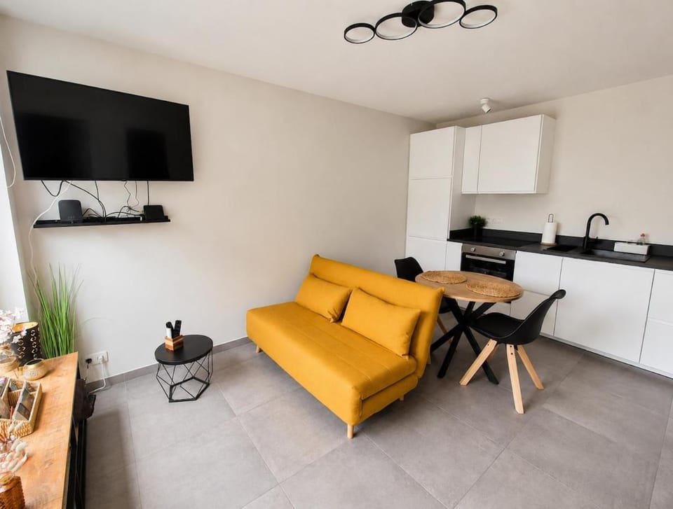 TV and multimedia, Living room, Dining area