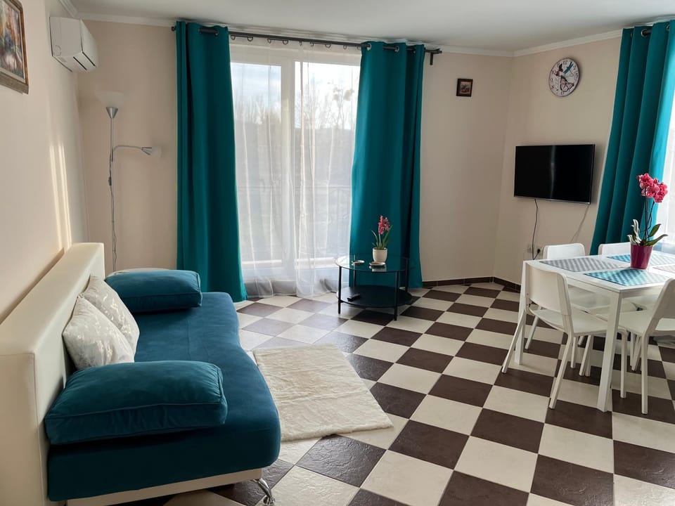 TV and multimedia, Living room, Dining area