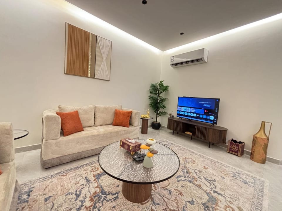 Modern 3BR Stay - Full Kitchen & Living - Munsiyah Apartment in Riyadh