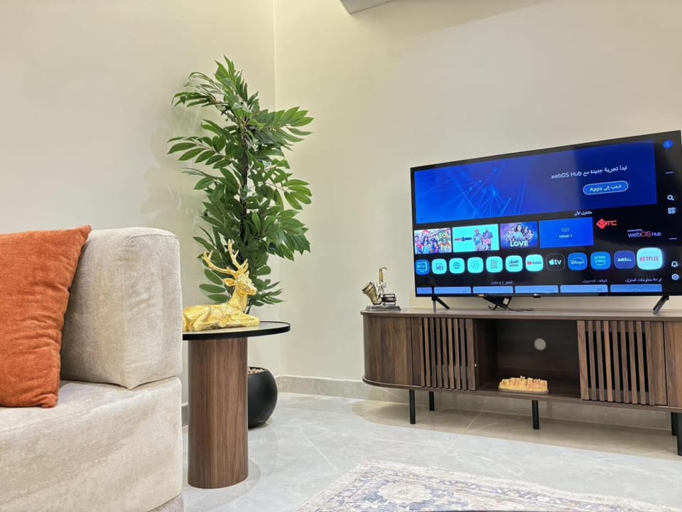 Modern 3BR Stay - Full Kitchen & Living - Munsiyah Apartment in Riyadh