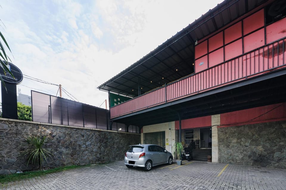 Facade/entrance
