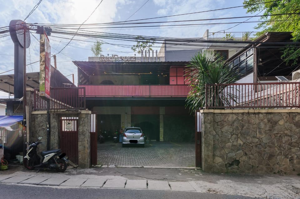 Facade/entrance