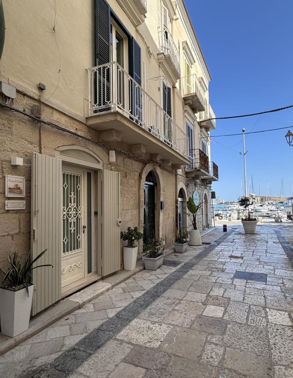 Property building, Street view, Quiet street view