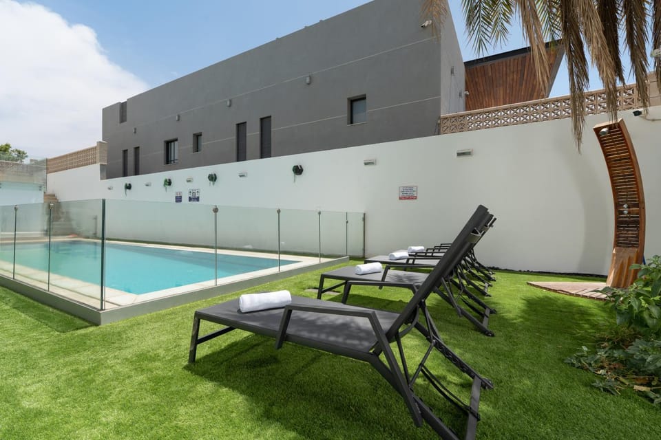 Solarium, Swimming pool