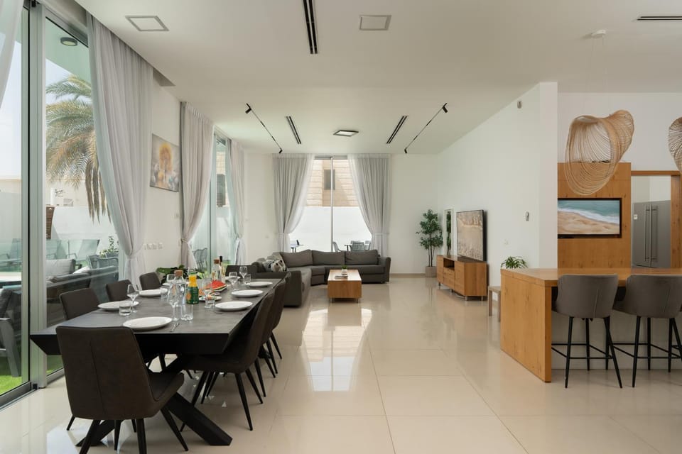 Living room, Dining area, kitchen