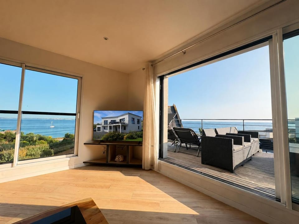 Natural landscape, Living room, Sea view