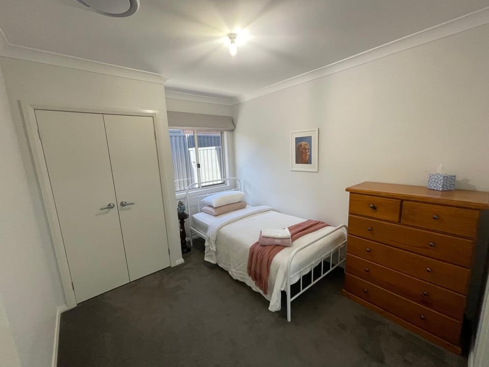 Shower, Toilet, Bed, internet, wardrobe