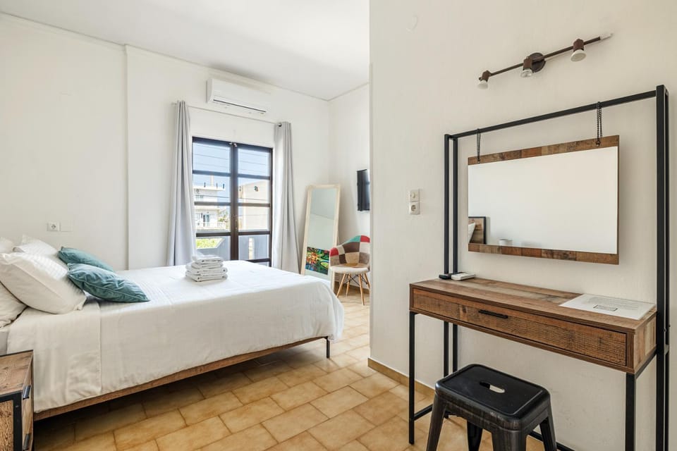 Bed, TV and multimedia, Bedroom, air conditioner