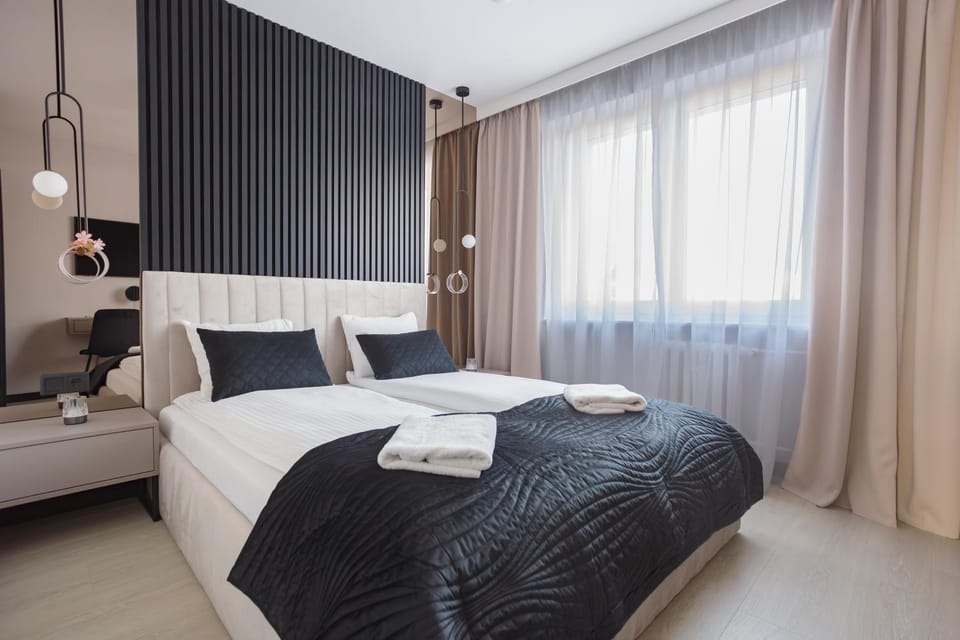 Bed, Photo of the whole room, Bedroom, towels