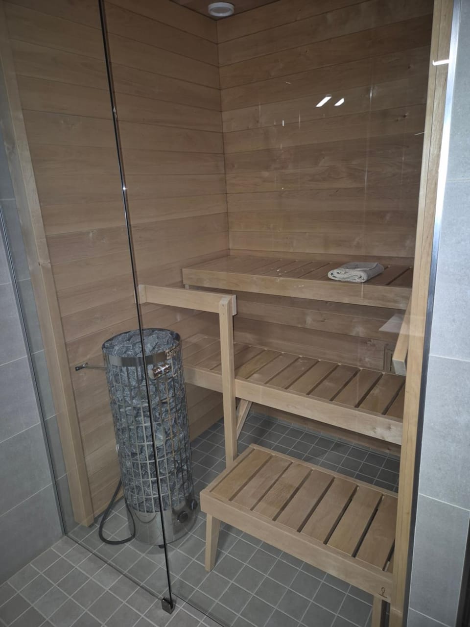 1st floor, 33m2 1-bedroom app, sauna, close to the shop, airport and train station Apartment in Uusimaa