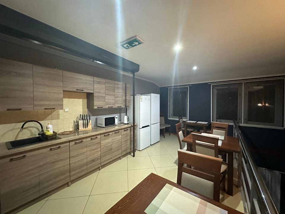 Kitchen or kitchenette, Kitchen or kitchenette, Communal kitchen, internet, microwave, oven, stove, towels, towels, kitchen