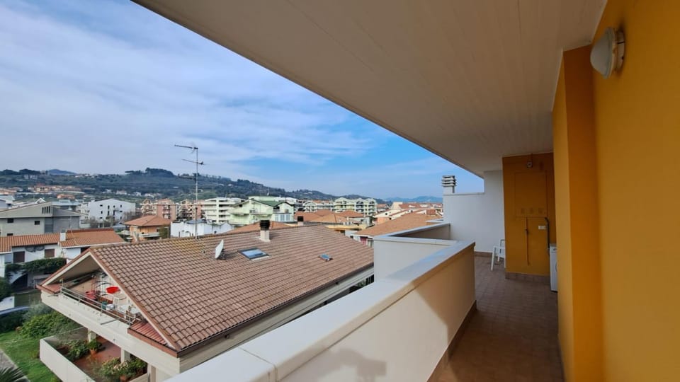 View (from property/room), Balcony/Terrace, City view, Mountain view