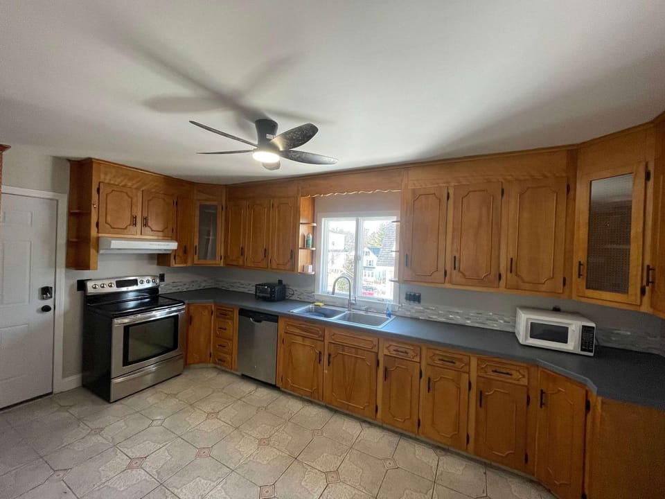 3 BR Apartment Near Wesleyan 202 Apartment in Middletown