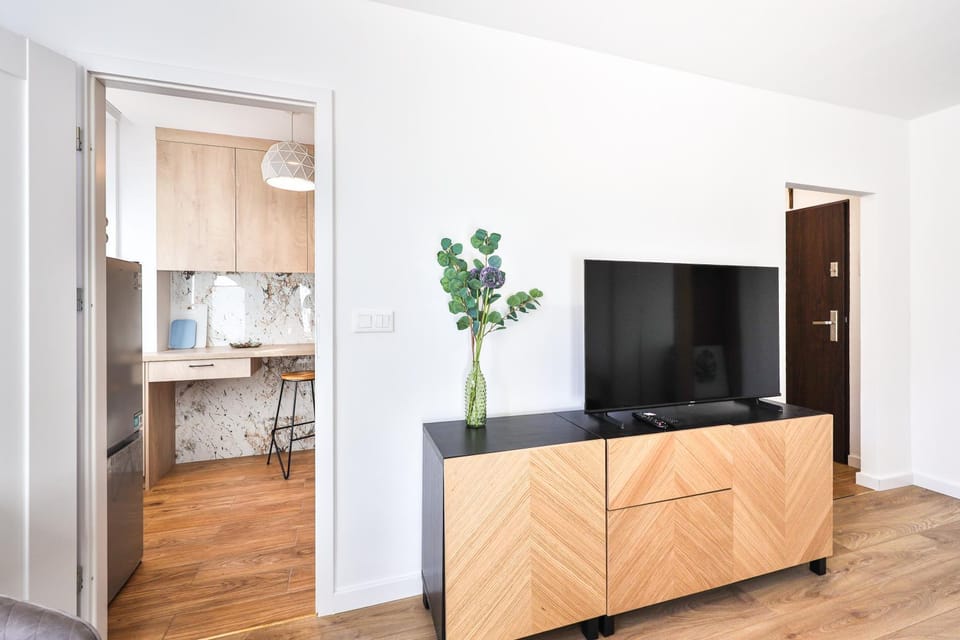 Kitchen or kitchenette, oven