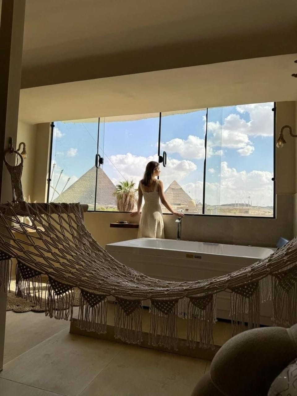 Bed, People, Natural landscape, Living room, Photo of the whole room, Seating area, Bedroom, group of guests
