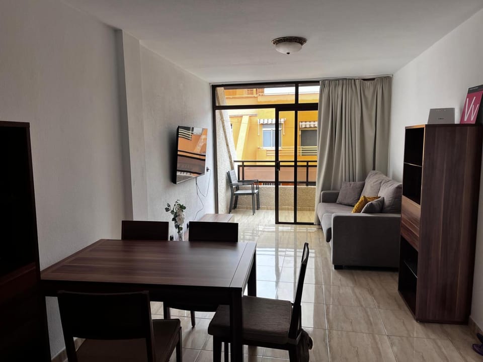 TV and multimedia, Living room, Photo of the whole room, Dining area