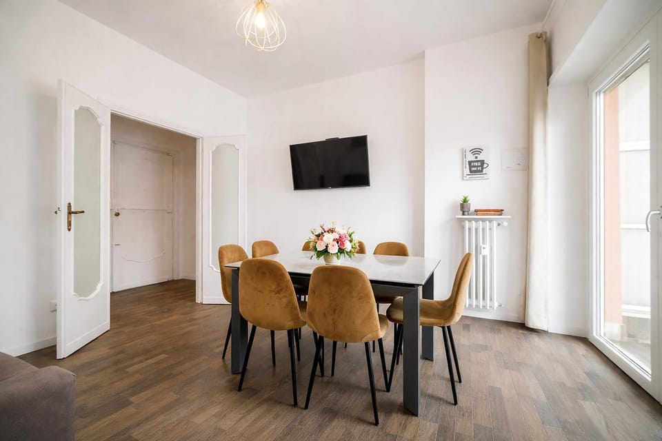 TV and multimedia, Living room, Dining area