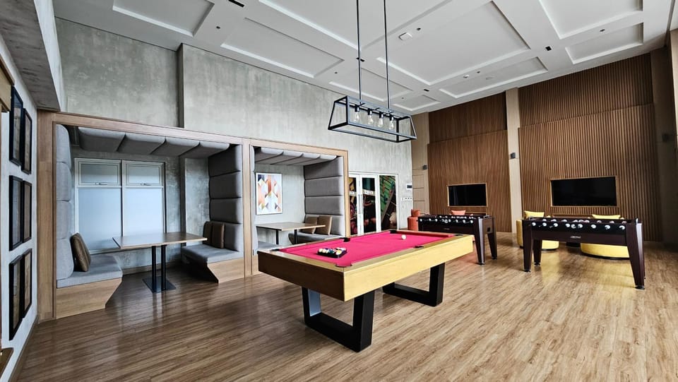 Park McKinley West Classic Luxury 1Br Apartment hotel in Makati