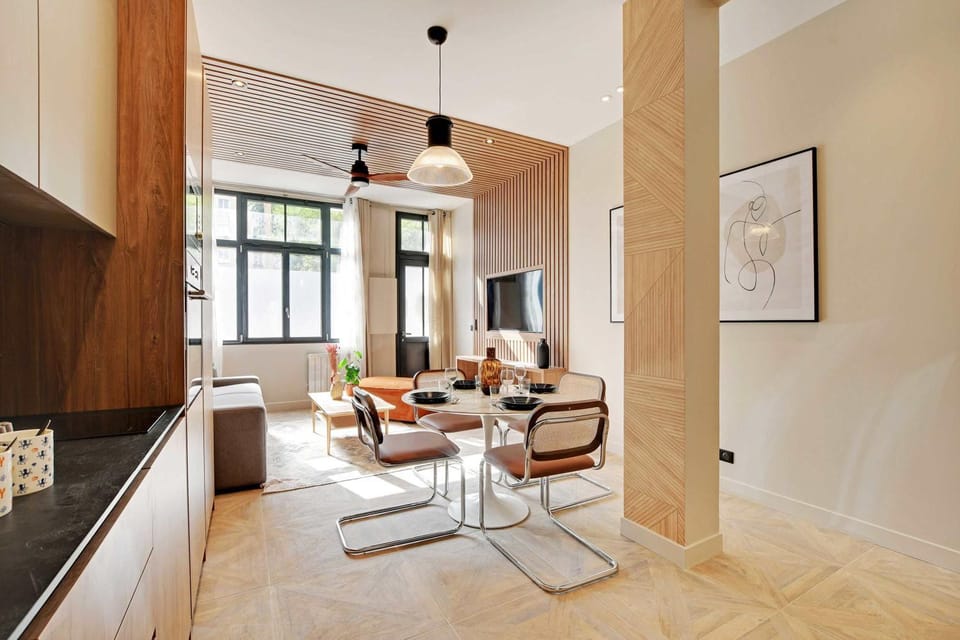 TV and multimedia, Living room, Seating area, Dining area