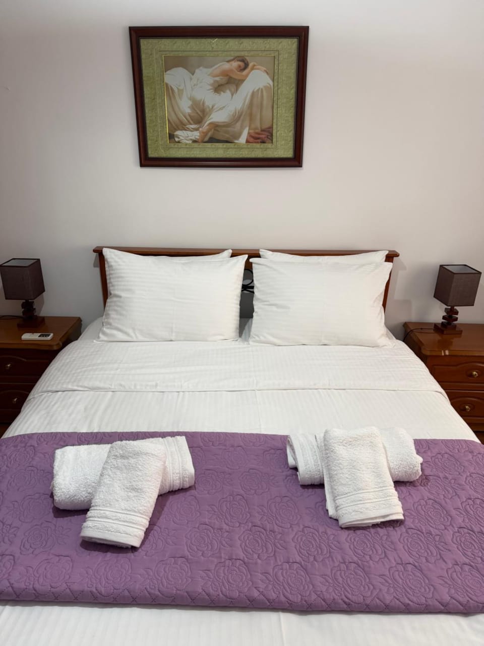Bed, Bedroom, towels