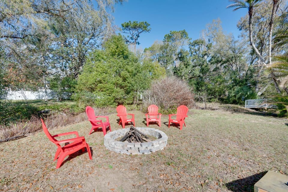 7 Mi to Busch Gardens! Family & Pet-Friendly Home House in Lutz