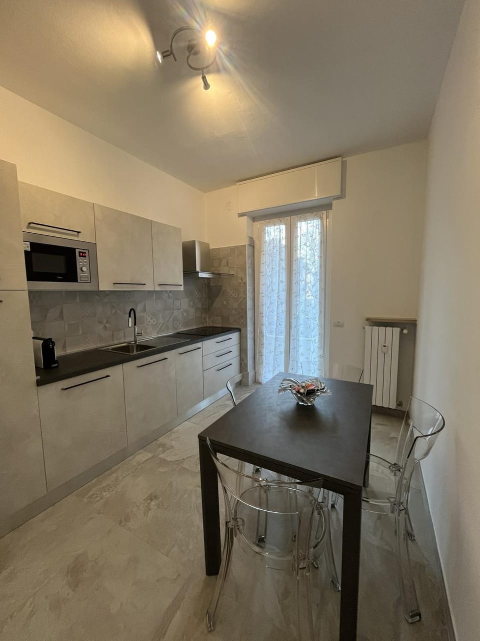 Kitchen or kitchenette, Dining area, stove