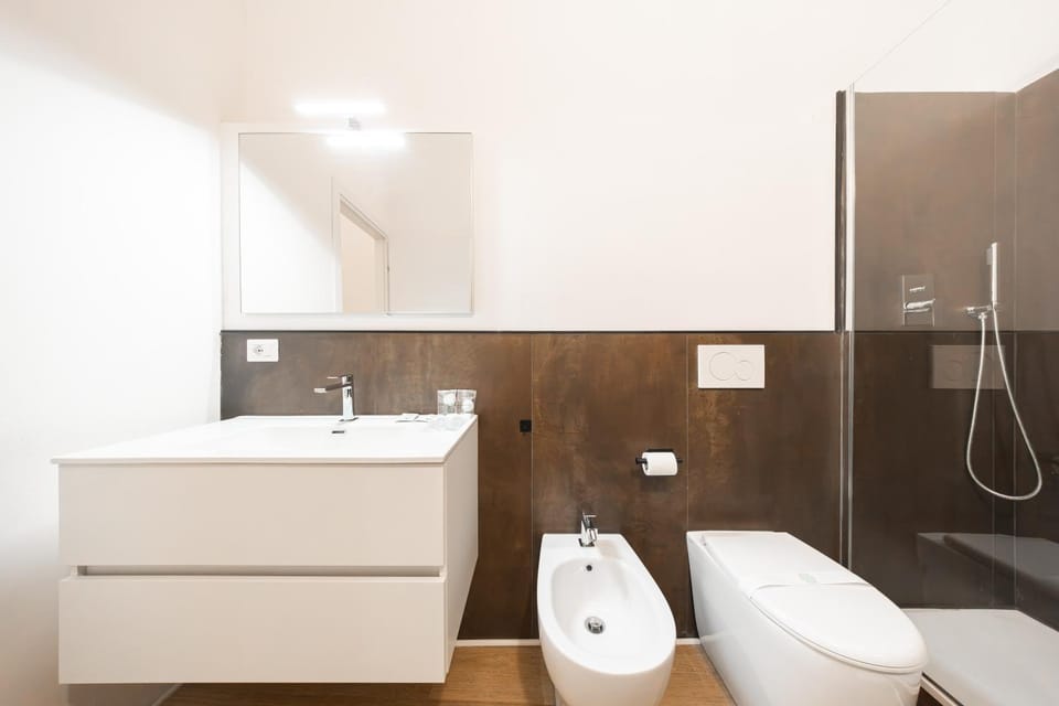 Shower, Toilet, Bathroom, towels