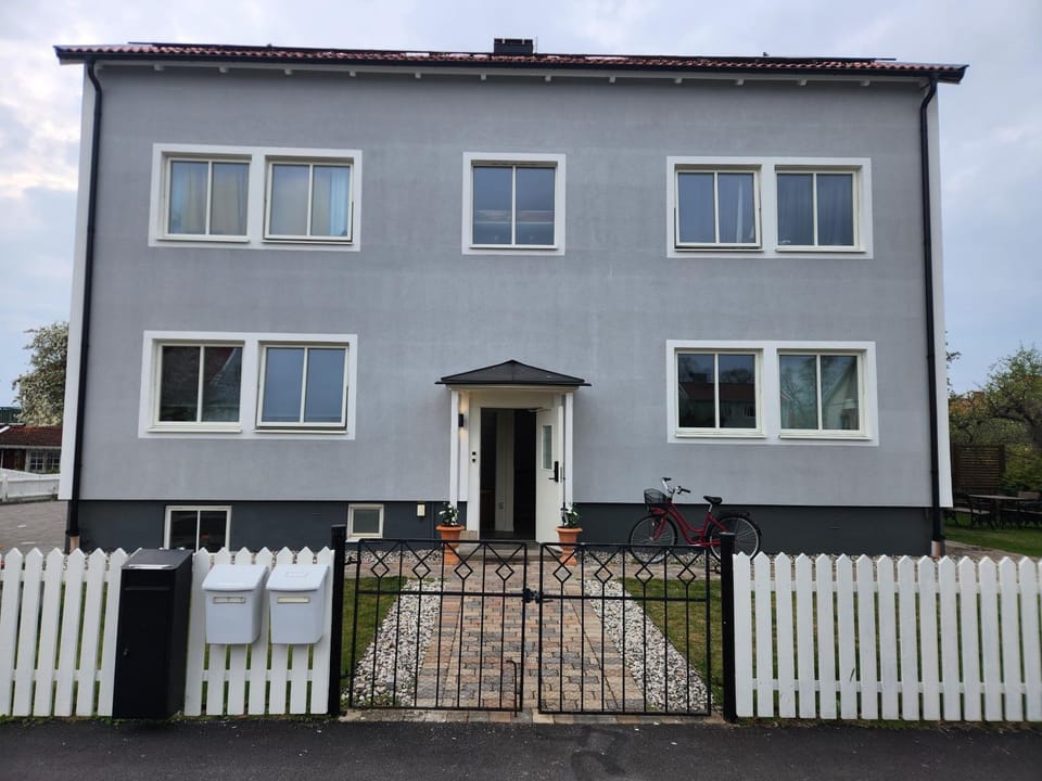 Property building, Facade/entrance