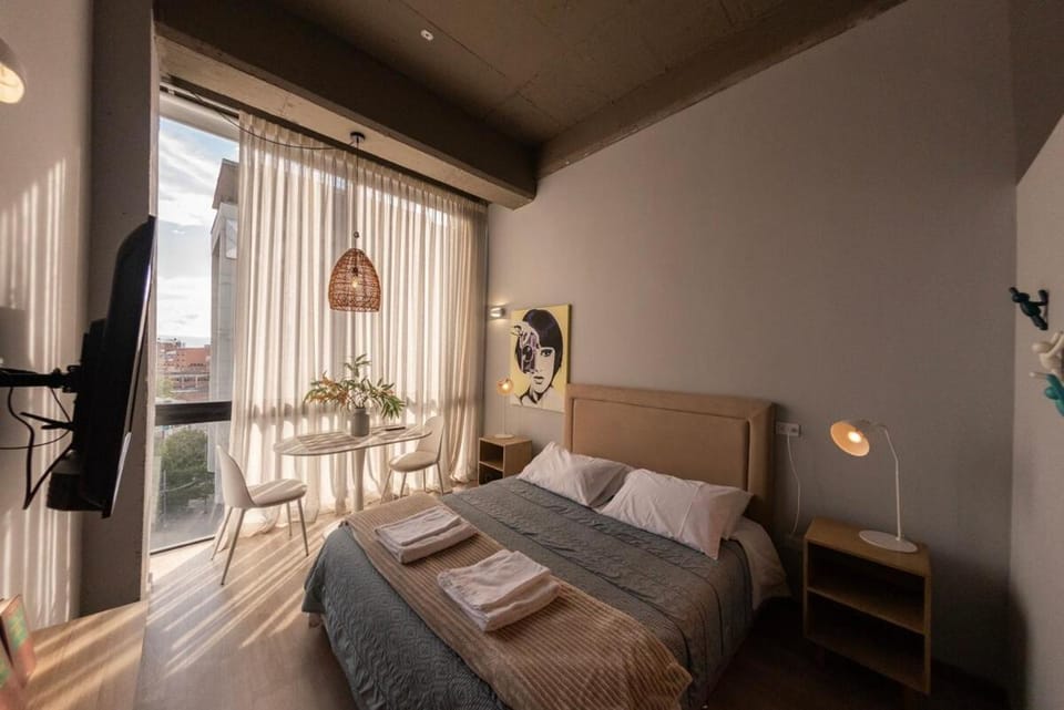 Bed, Photo of the whole room, Seating area, towels