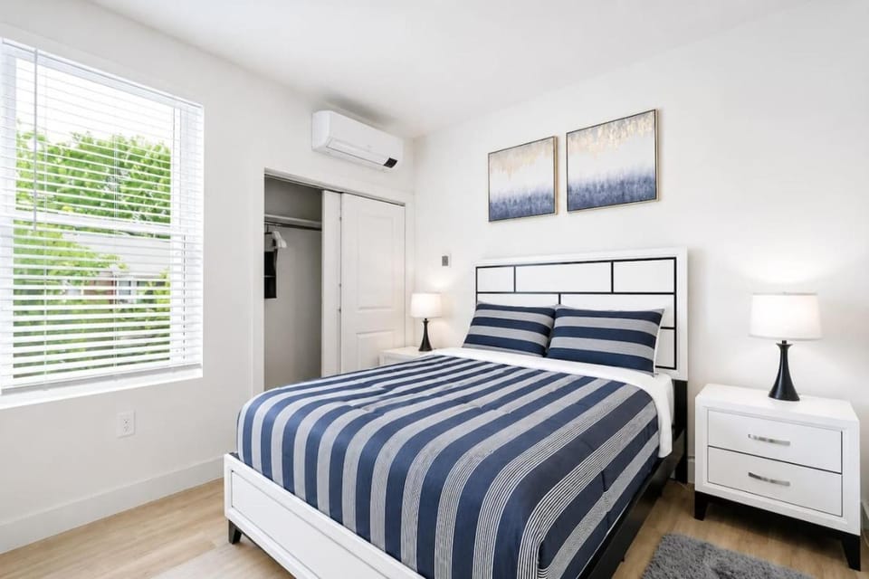 Elegant New-Build Suite - Walk to Everything, Suite 208 Apartment in Hot Springs